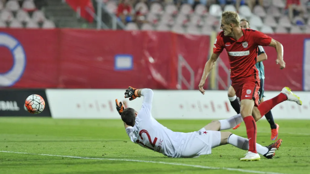 Michal Škoda skóruje