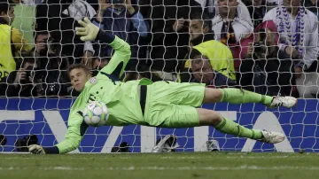 Manuel Neuer vychytává Ronaldovu penaltu