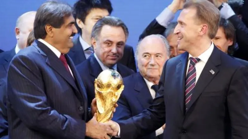 Šťastní zástupci Kataru a Ruska