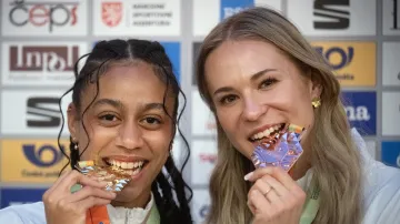 Lurdes Gloria Manuel a Amálie Švábíková po úspěšném halovém MS