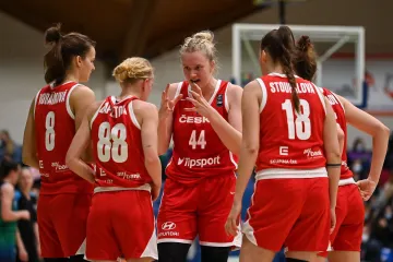 České basketbalistky, uprostřed Julia Reisingerová