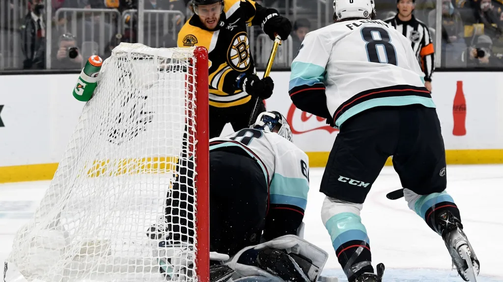 David Pastrňák v utkání proti Seattlu