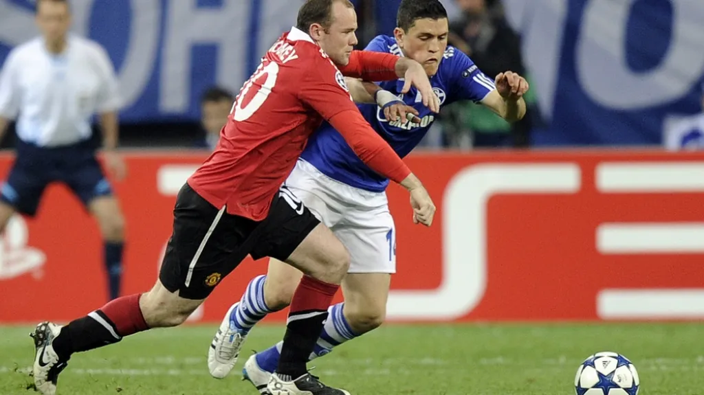 Wayne Rooney v utkání se Schalke
