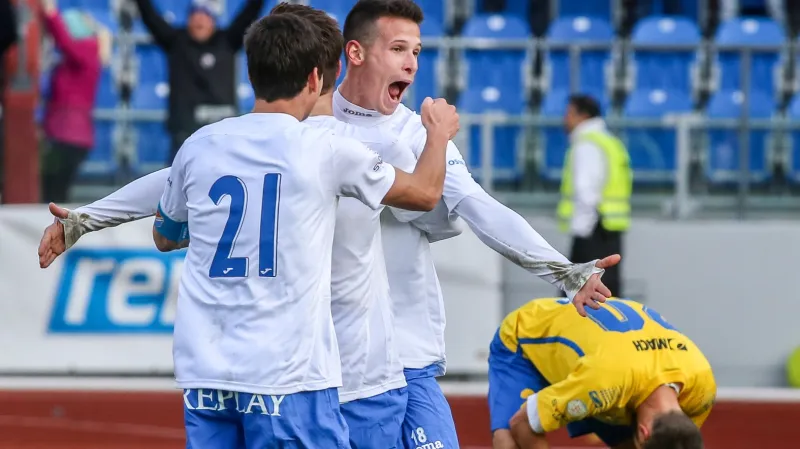 Ostravský Richard Lásik se raduje z gólu v síti Zlína