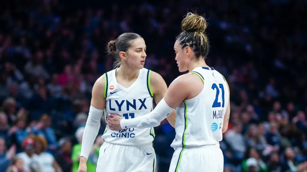 Eliška Hamzová v dresu Minnesoty