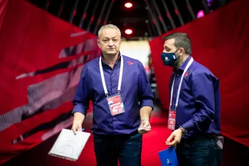 Videotechnik reprezentace házenkářek Félix García Carracedo s trenérem Janem Bašným