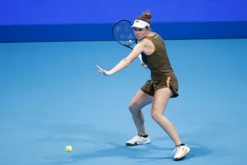 Nosková je po skreči Kalinské v semifinále v Tokiu, Muchová dohrála