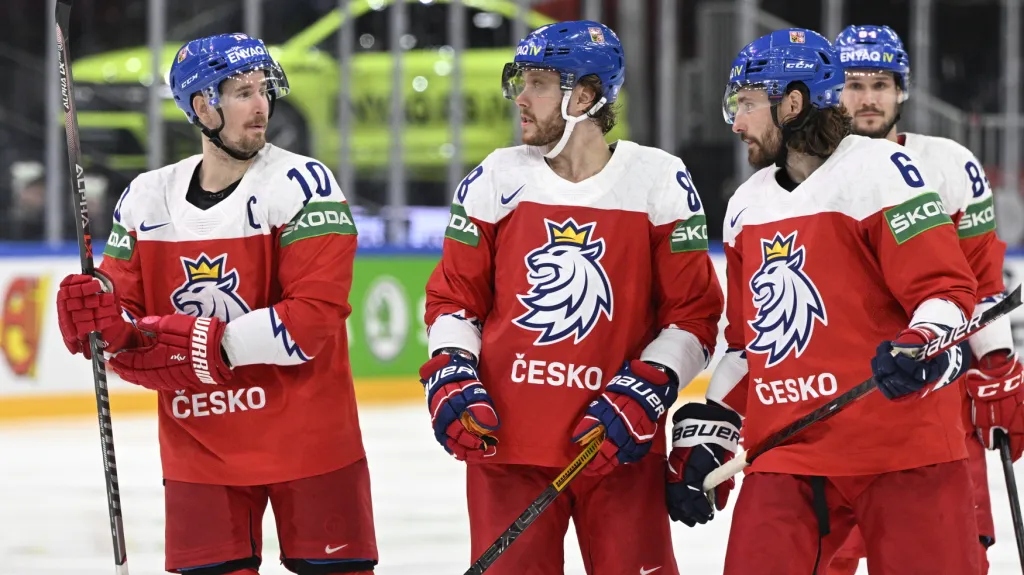 Kapitán české reprezentace Roman Červenka v debatě s Davidem Pastrňákem a Michalem Kempným