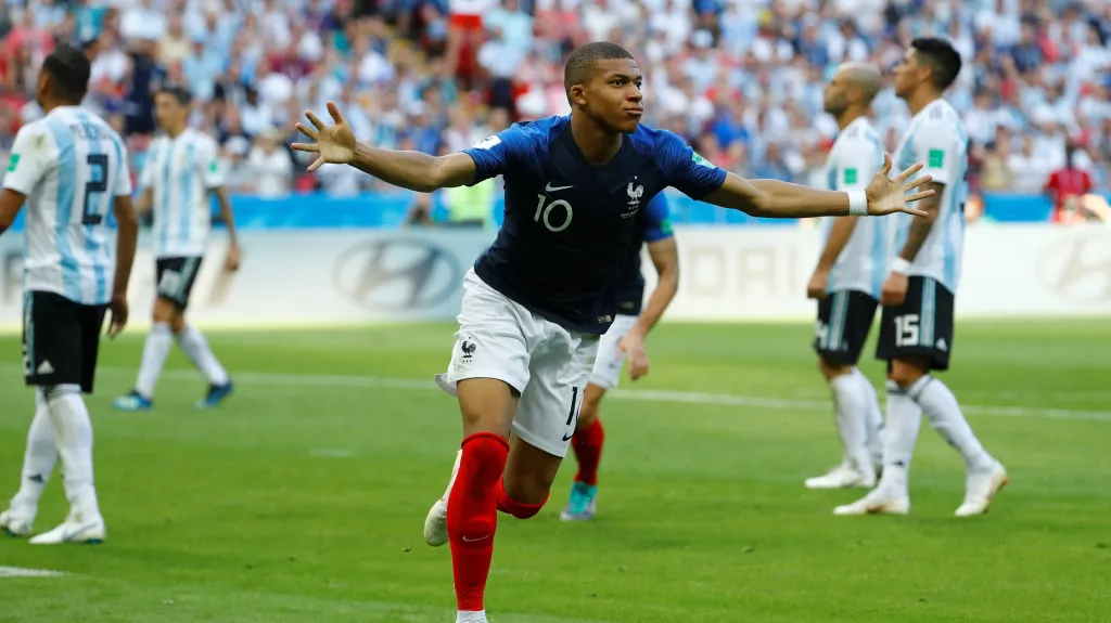 Kylian Mbappé se raduje z gólu proti Argentině