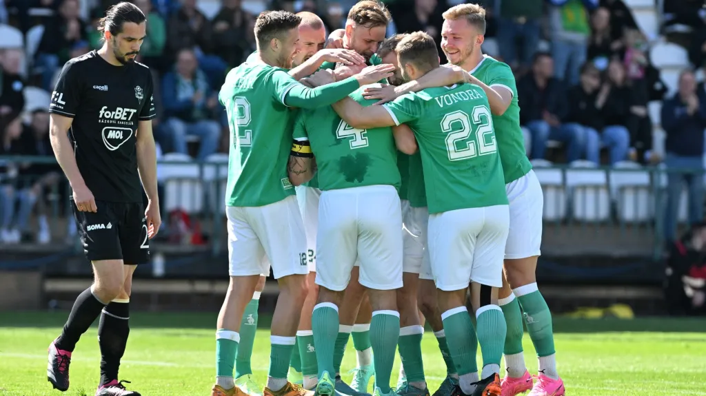Hráči Bohemians 1905 se radují z gólu