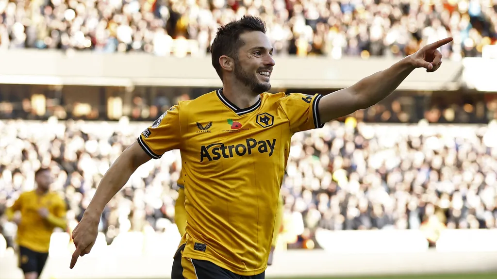 Pablo Sarabia z Wolverhamptonu oslavuje gól