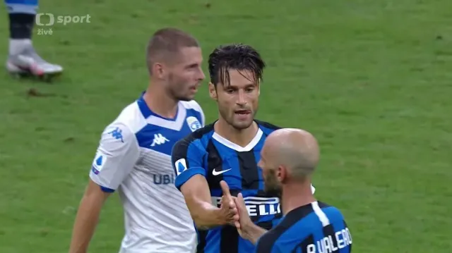 Inter deklasoval 6:0 Brescii, Matějů zavinil penaltu