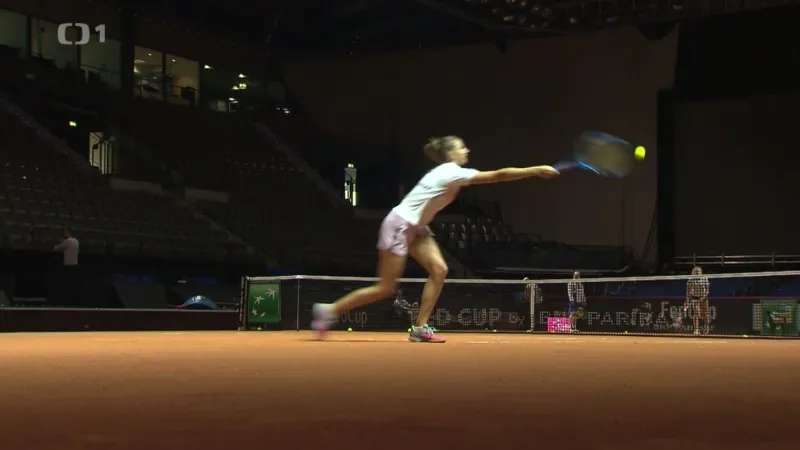 Tenistky si stále zvykají na stuttgartskou antuku