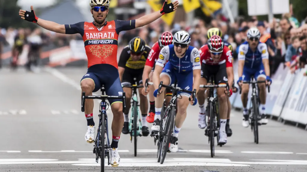 Cílová rovinka Brabantského šípu a vítězný Sonny Colbrelli