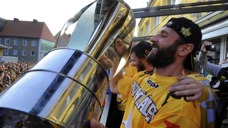 Martin Ručinský s pohárem pro mistra extraligy