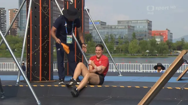 Nedokončená sestava parkouristky Adély Měrkové ve freestylu