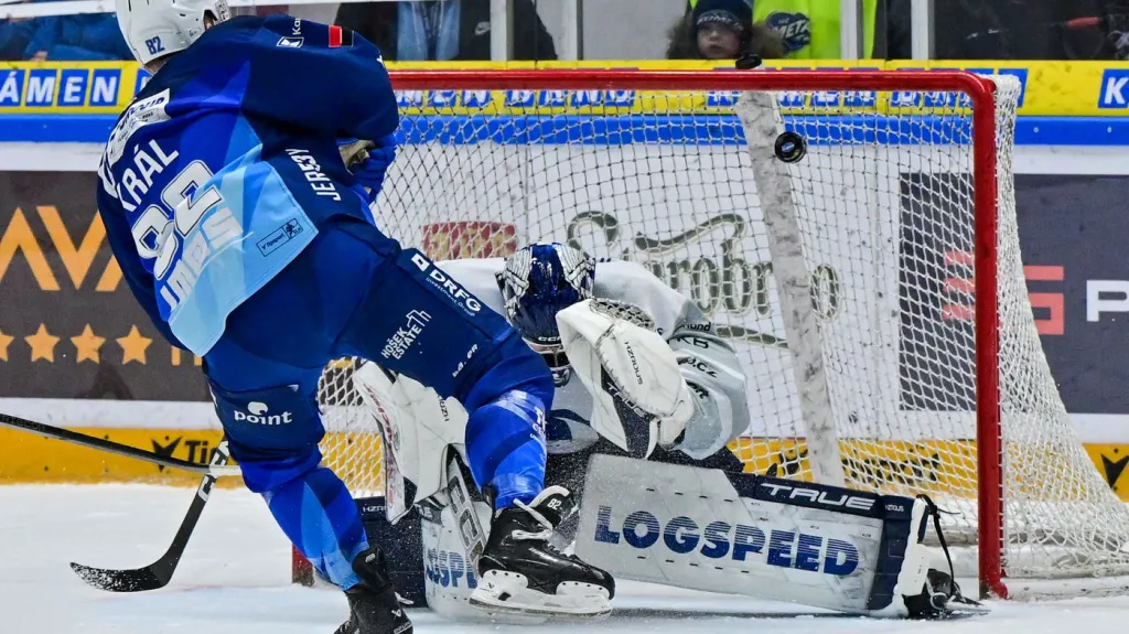 Filip Král rozhoduje v prodloužení o výhře Komety nad Plzní