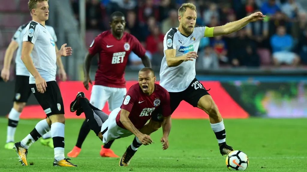 Daniel Kolář v utkání se Spartou