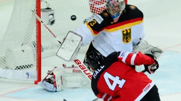 Taylor Hall střílí devátý gól Kanady