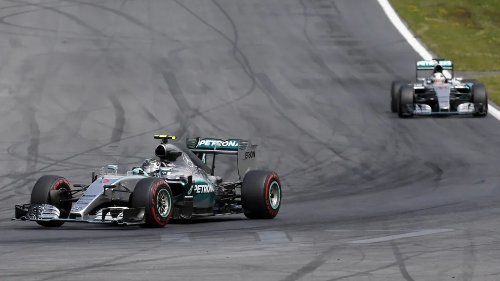 Nico Rosberg a Lewis Hamilton