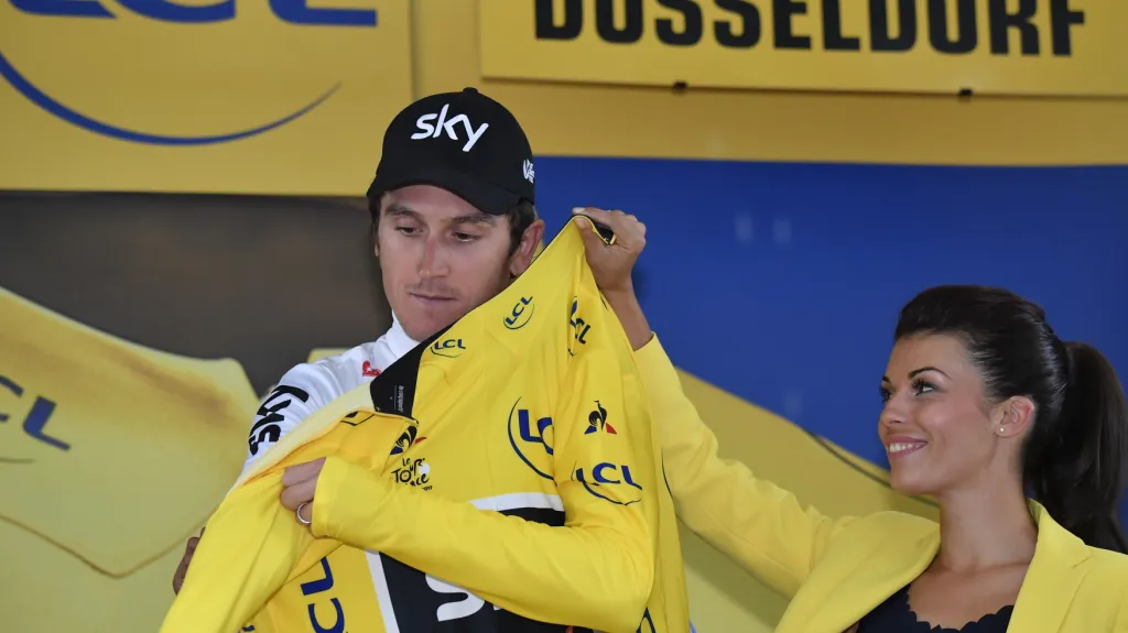 Geraint Thomas obléká poprvé v kariéře žlutý dres