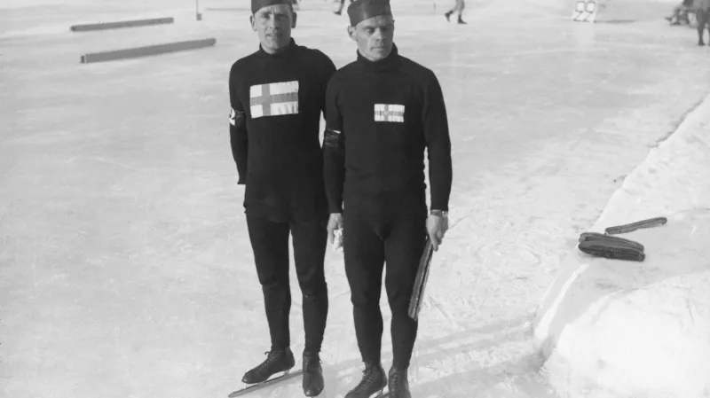Finští rychlobruslaři Julius Skutnabb a Clas Thunberg v Chamonix 1924