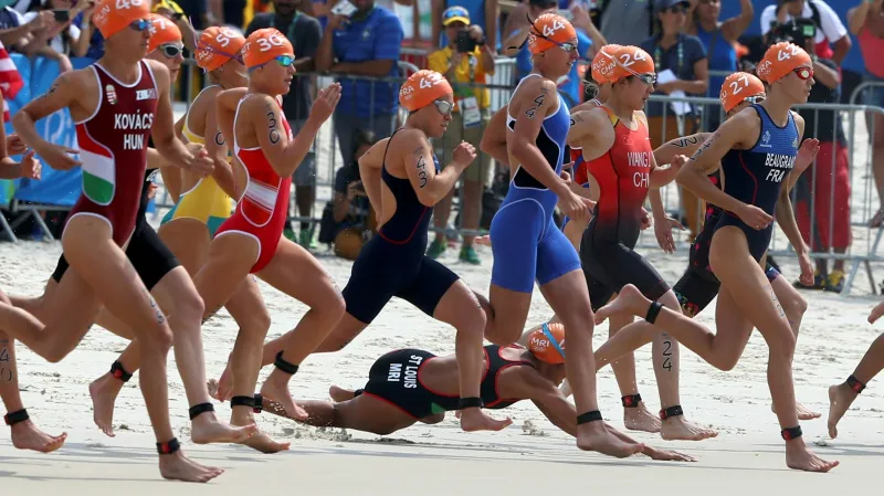 Pád Fabienne St Louis při olympijském závodě