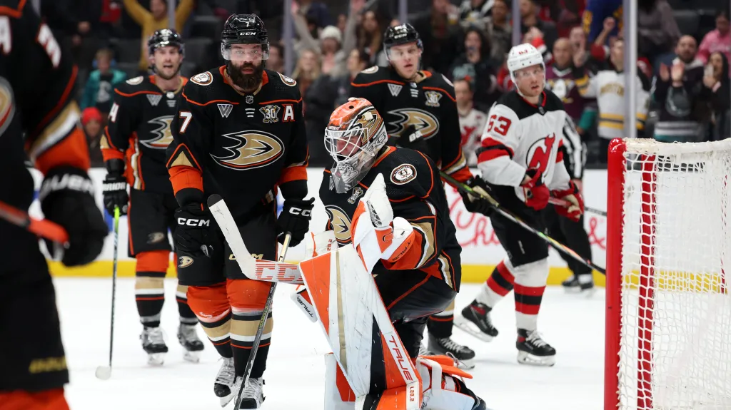 Radko Gudas s Lukášem Dostálem