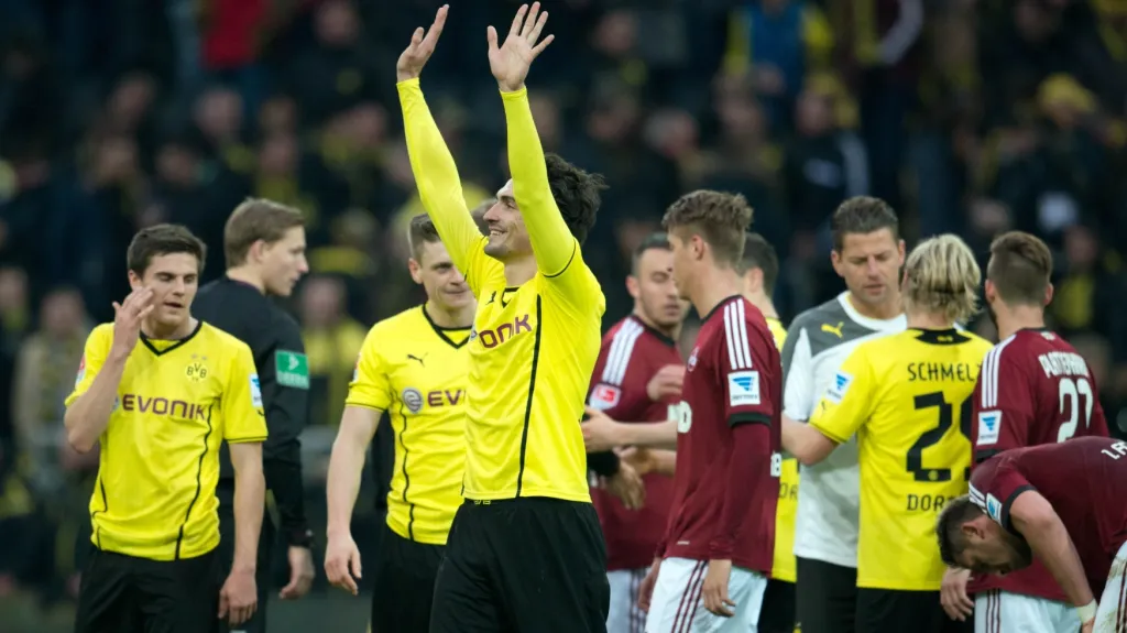 Mats Hummels (Dortmund) slaví výhru nad Norimberkem