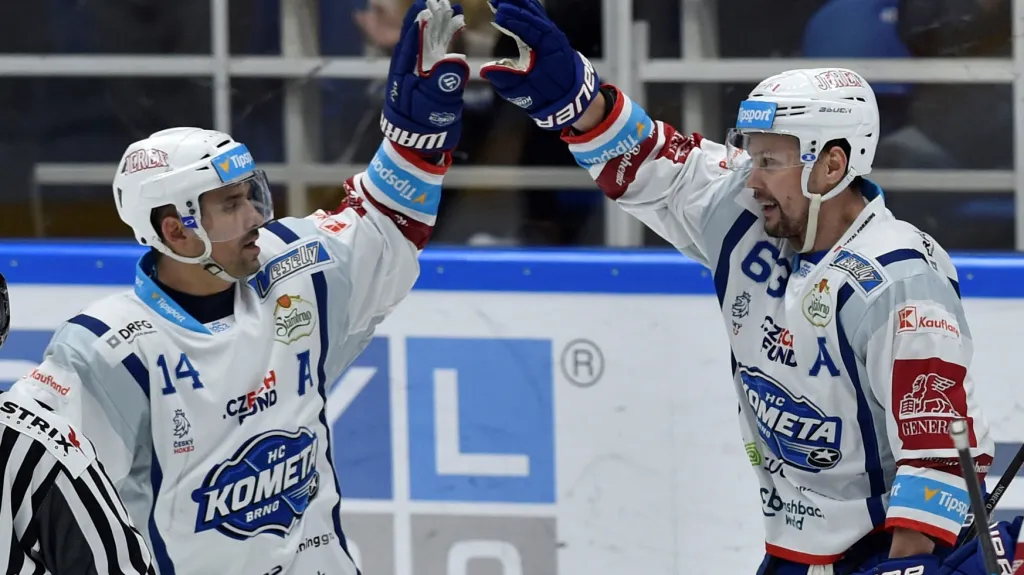 Tomáš Plekanec a Ondřej Němec slaví branku Brna