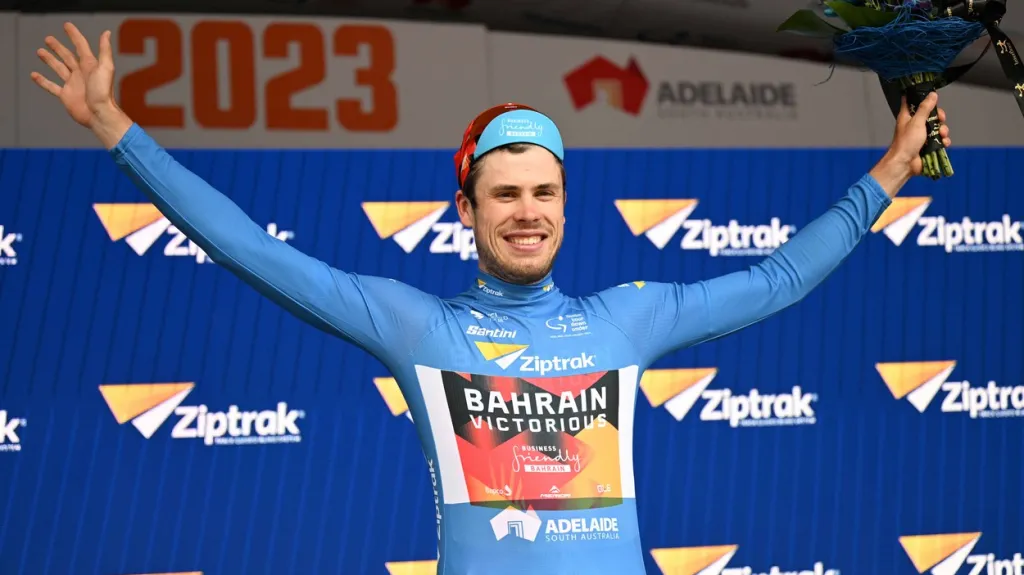 Německý cyklista Phil Bauhaus se raduje z etapového vítězství 