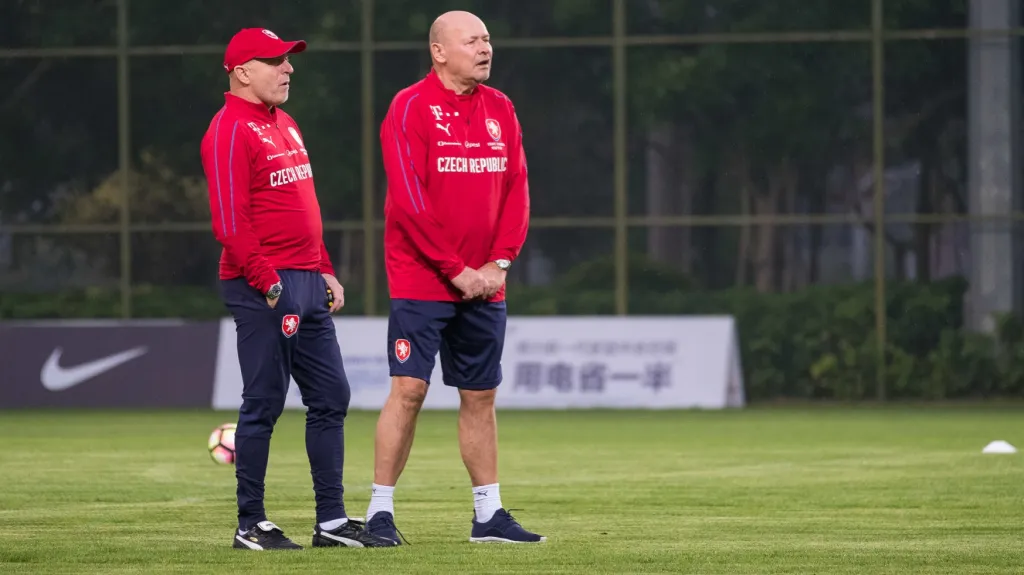 Karel Jarolím (vlevo) a Miroslav Koubek na tréninku reprezentace