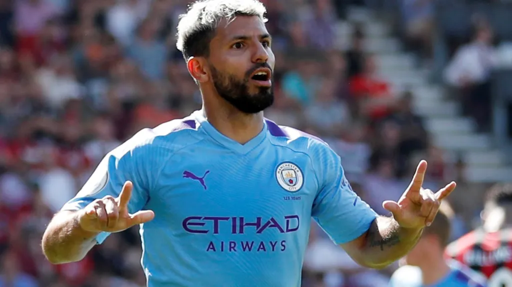Sergio Agüero slaví dvougólový duel proti Bournemouthu