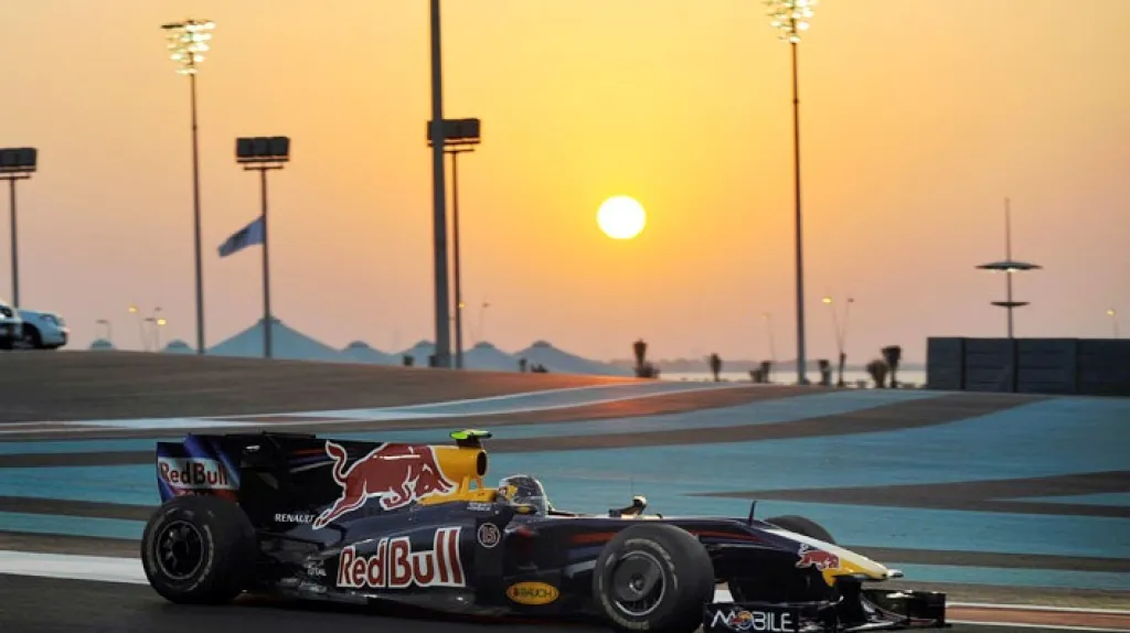 Sebastian Vettel na okruhu v Abú Zabí
