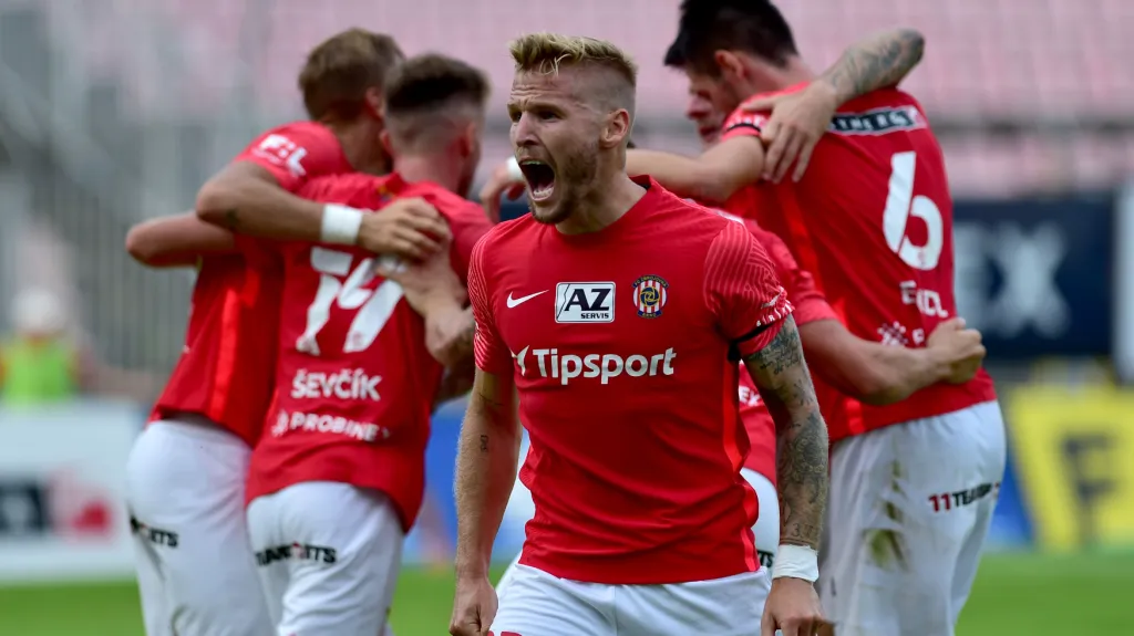 Emoce fotbalistů Brna po vstřelené brance