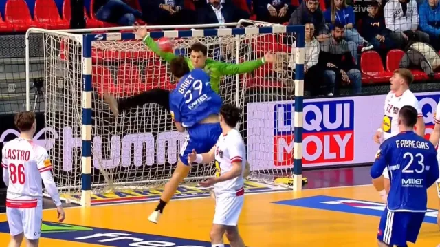 Rychlý protiútok Francie a skvělé zásahy gólmanů