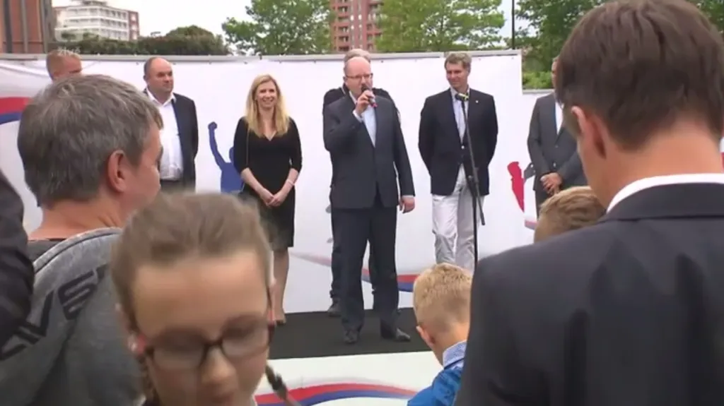 Do Toulouse na zápas se Španělskem přijel i premiér Sobotka