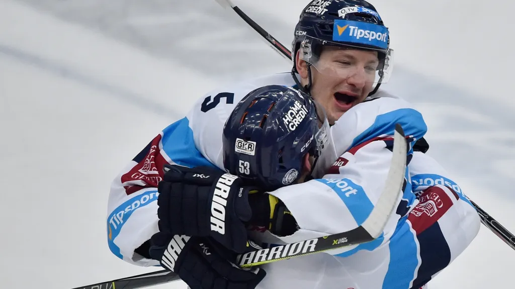 Obránce Liberce Ladislav Šmíd s Jaroslavem Vlachem