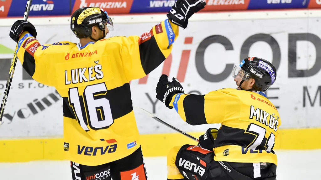 Radost litvínovských útočníků Lukeše a Mikúše