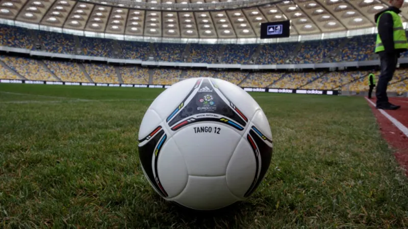 Oficiální míč ME Tango 12