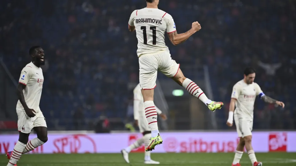 Zlatan Ibrahimovic z AC Milán se raduje z gólu