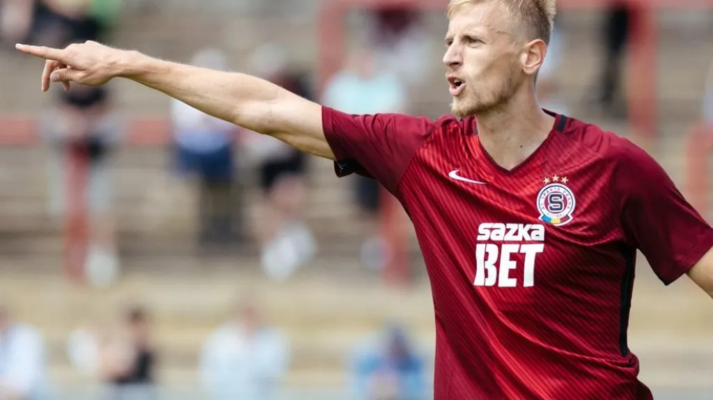 Obránce Sparty Uroš Radakovič 