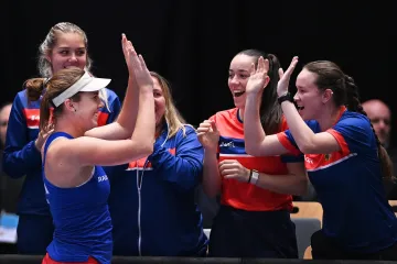 Linda Nosková slaví se spoluhráčkami výhru nad Brazílií