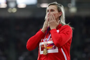Barbora Špotáková se zlatou medailí