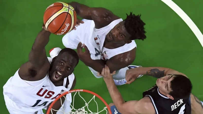 Američtí basketbalisté v zápase s Argentinou