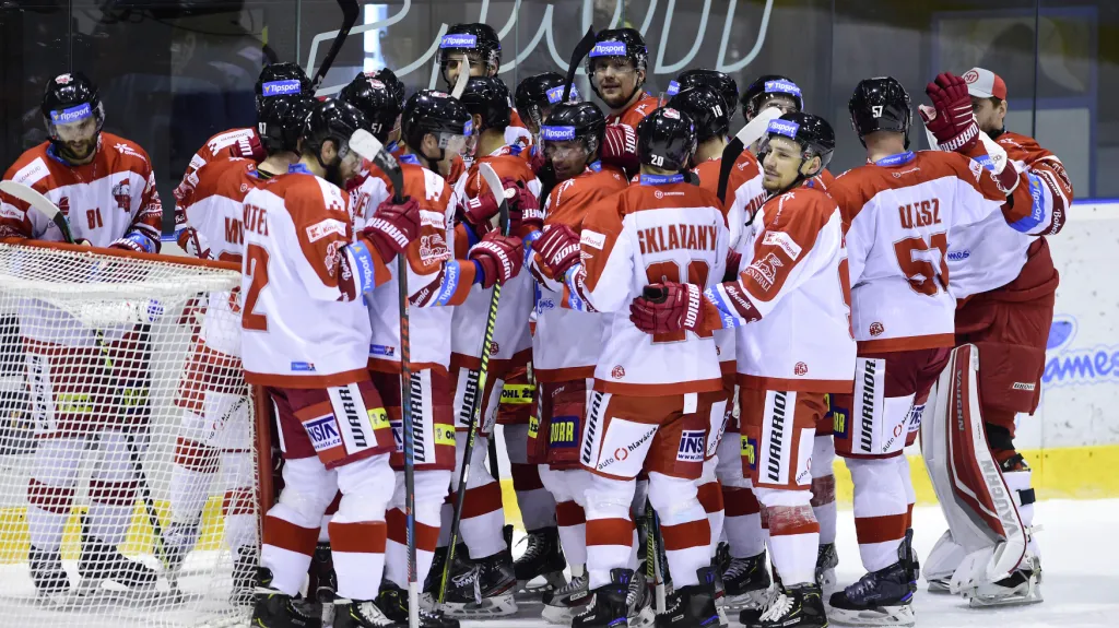 Radost olomouckých hokejistů po domácím vítězství