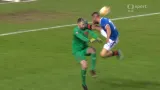 Moment v utkání Rangers - Slavia Praha: Zranění Koláře a červená pro Roofa (62. min.)