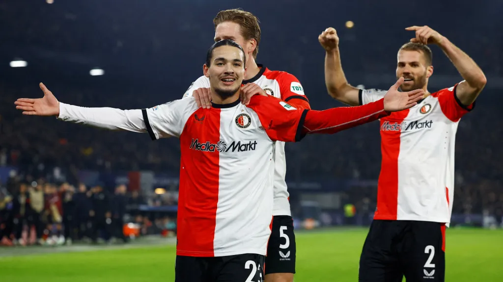 Hráči Feyenoordu se radují po výhře nad Spartou