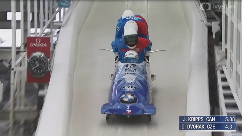 Jízda posádky Dominika Dvořáka v prvním kole nedělního závodu