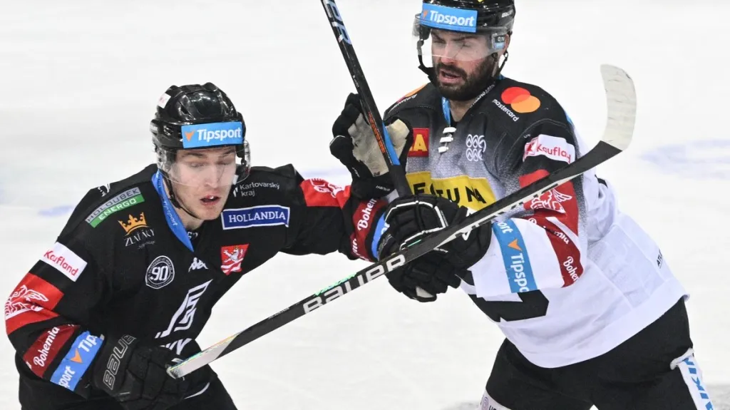 Michal Řepík v utkání s Karlovými Vary